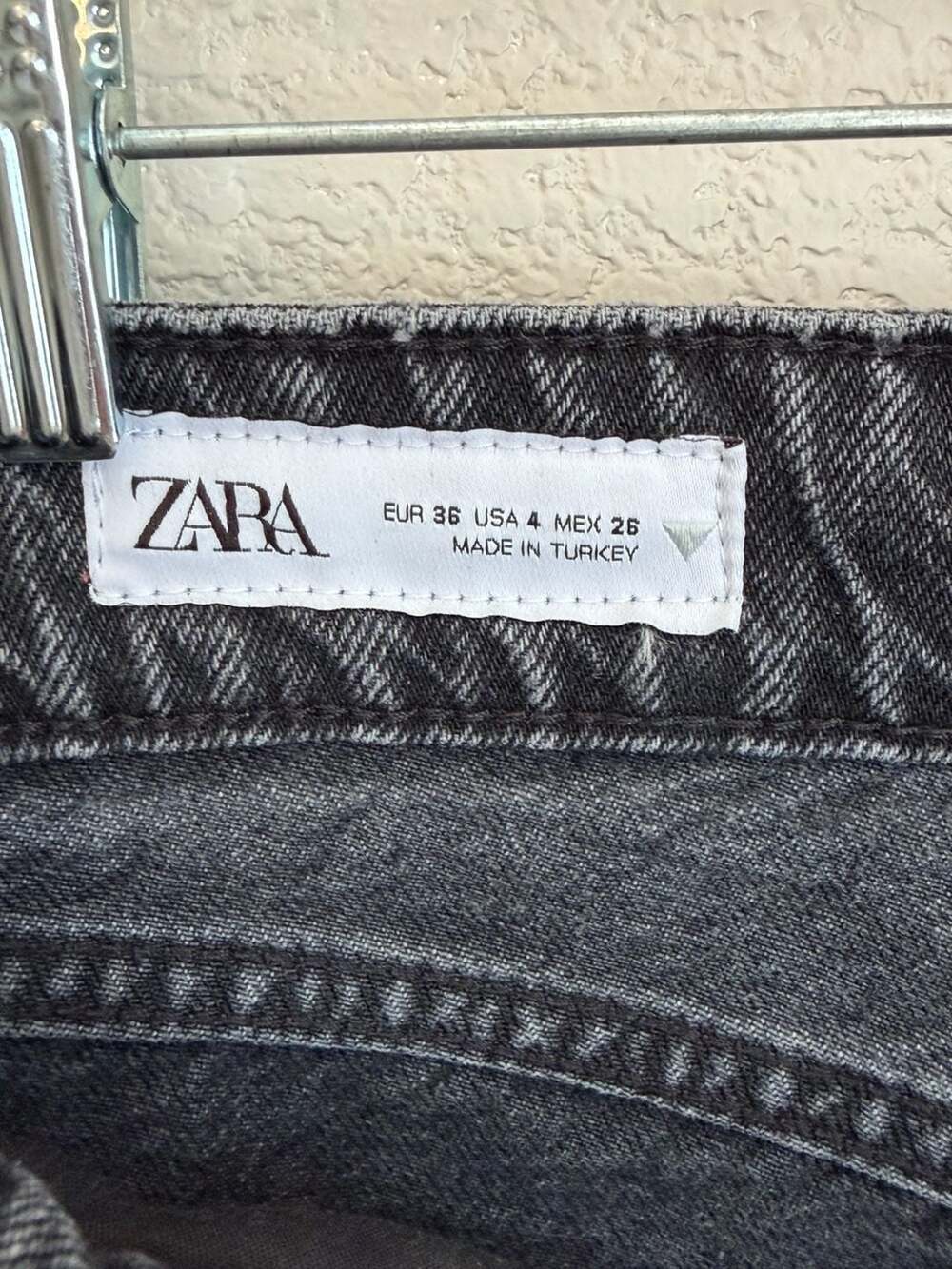 Zara High-Rise Jeans Size US 4 Black Wash Distressed - Picture 4 of 8